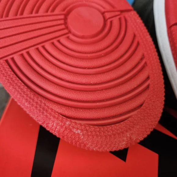 Air Jordan 1 Retro High NC to CHI Women's 7W flaw on midsole - Picture 8 of 12